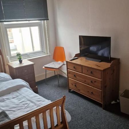 Mike'S Homestay Eastleigh Buitenkant foto
