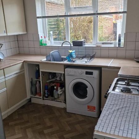 Mike'S Homestay Eastleigh Buitenkant foto
