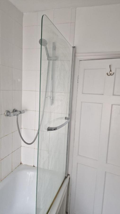 Mike'S Homestay Eastleigh Buitenkant foto